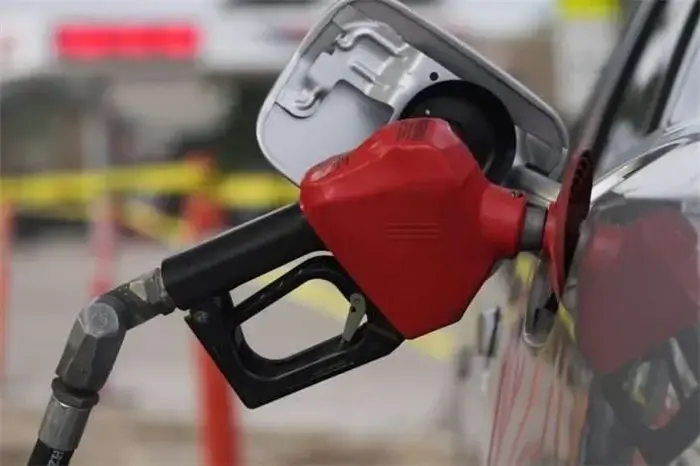 وزیر نفت: بنزین سوپر ویژه از ماه آینده عرضه می شود