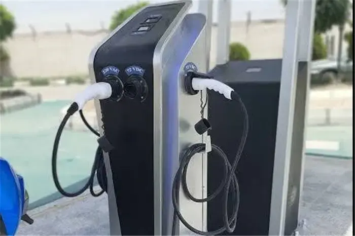 کلنگ‌زنی بزرگترین مرکز شارژ و خدمات خودرو و موتورسیکلت برقی در تهران