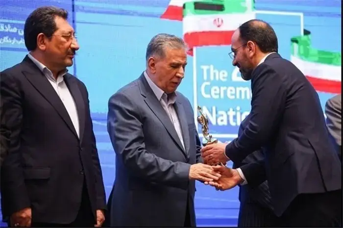 دریافت تندیس صادرکننده نمونه ملی توسط ایساکو