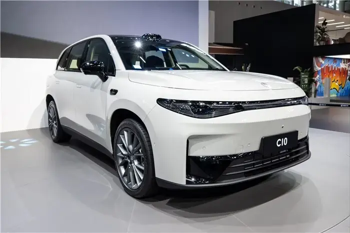 عرضه خودروهای برقی لیپ‌موتور توسط استلانتیس