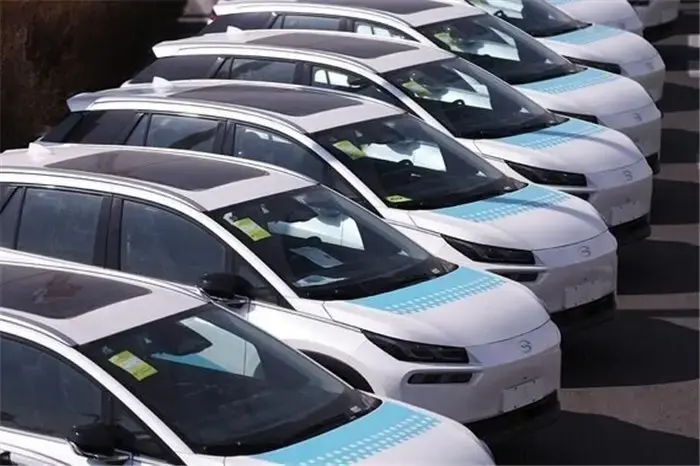 پلاک‌گذاری 700 تاکسی آیون آغاز شد