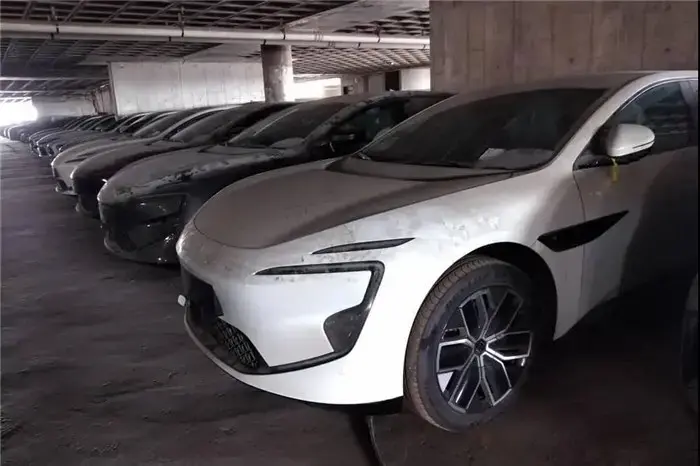 سدان لوکس آینده‌نگر در گمرک ایران + عکس