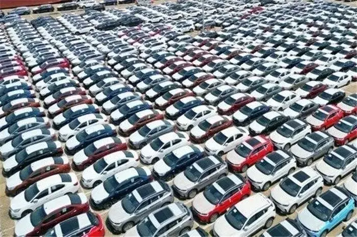 واردکنندگان خودرو خواستار جلوگیری از توقف واردات شدند