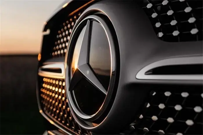 مرسدس‌بنز از خودروسازان اروپایی عقب ماند