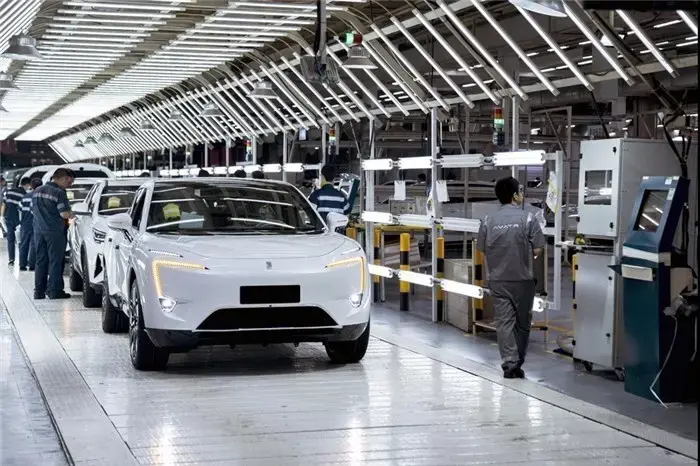 فروش خودرو در چین به سرازیری افتاد