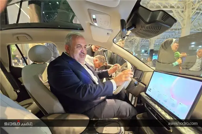 بازدید وزیر صمت از جدیدترین محصولات برقی کرمان موتور