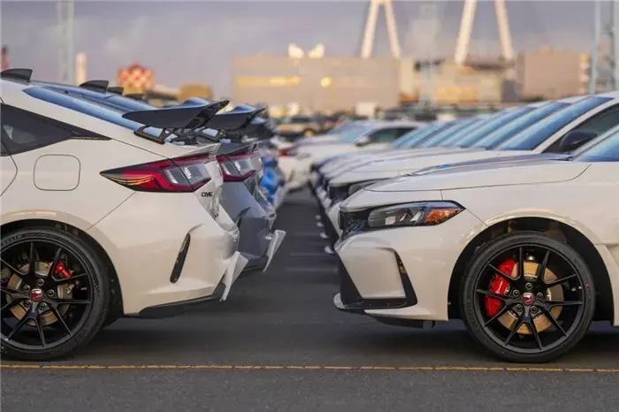 خودروسازان برتر کم آوردند