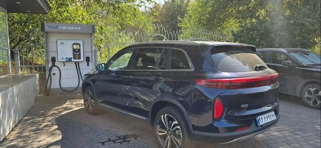 راه‌اندازی ایستگاه شارژ جدید خودروهای برقی در هتل پارسیان خزر