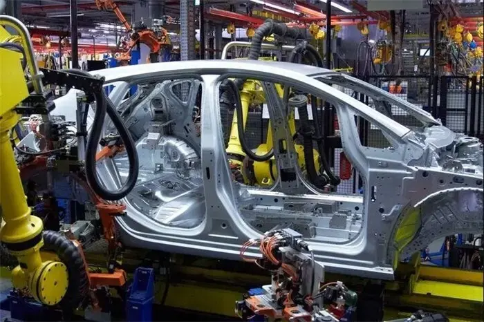 درآمد خودروسازان چقدر است؟