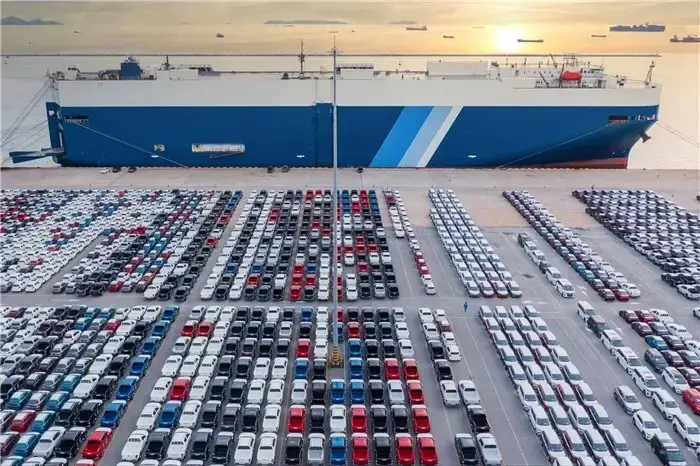 هیچ مشکلی برای ترخیص خودروهای وارداتی وجود ندارد