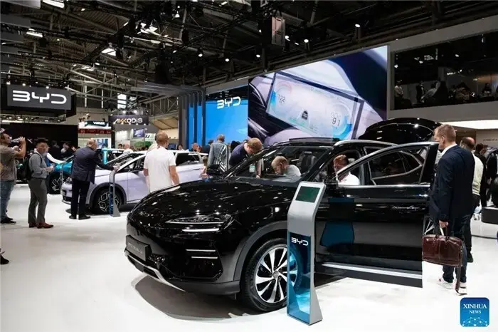 حضور هیأت تجاری در نمایشگاه بین‌المللی خودرو و صنایع وابسته آلمان