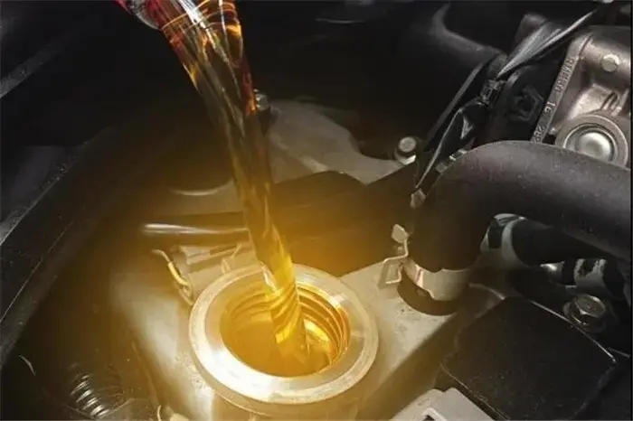 روغن موتور تقلبی و خسارت‌های پنهان؛ وقتی سلامت خودرو به بازی گرفته می‌شود!