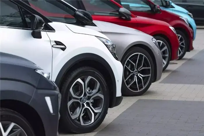 موانع نقل‌وانتقال برخی خودروهای وارداتی منطقه آزاد اروند رفع شود