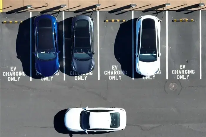 رشد فروش جهانی خودروهای برقی آهسته شد