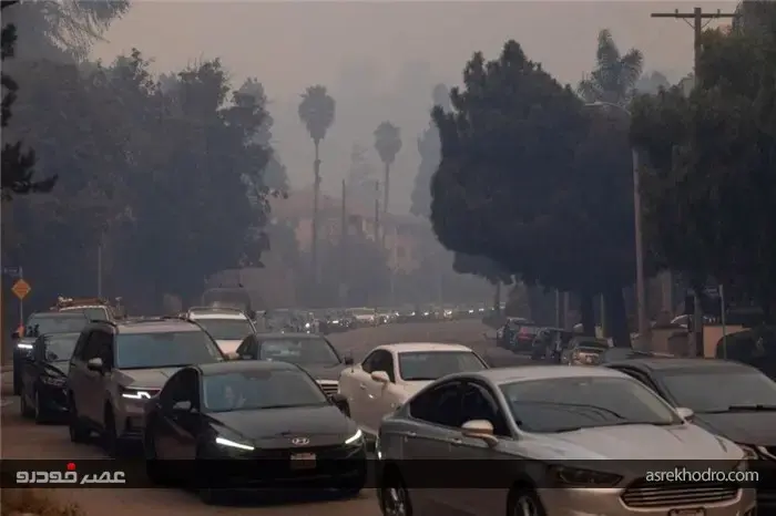 آتش‌سوزی لس‌آنجلس و خودرو های رها شده در جاده ها