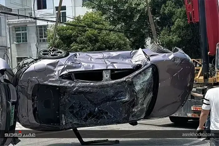 مقاومت فوق‌العاده بدنه سدان شیائومی بعد از تصادف با کامیون